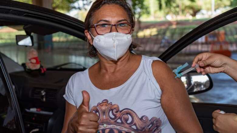 Metade da população tomou primeira dose e 35% está completamente imunizada