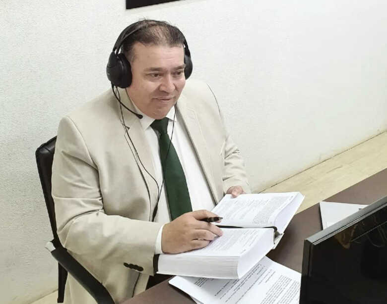 Advogado José Roberto da Rosa durante julgamento nesta quinta-feira