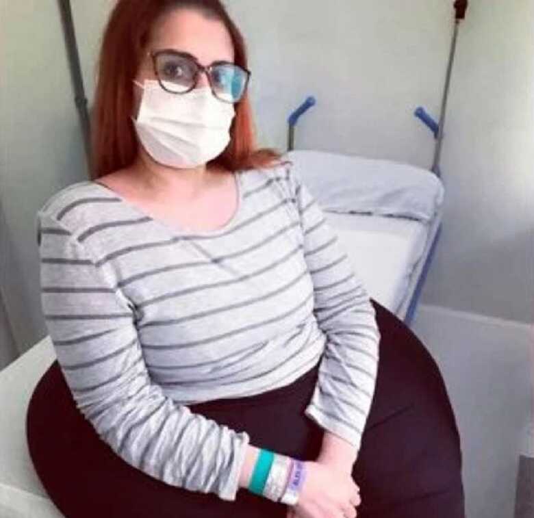 Karina está em recuperação após a retirada de mais de 30 k de tumores