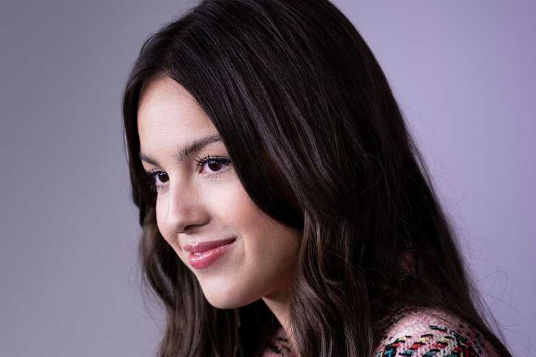 Olivia Rodrigo, revelação da música pop de 2021, durante visita à Casa Branca em julho