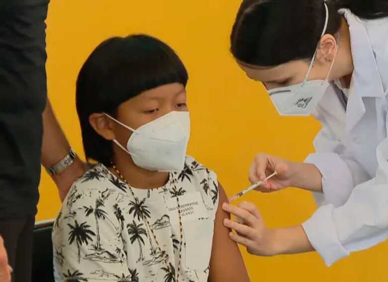 Davi Seremramiwe foi a primeira criança a ser vacinada contra Covid no Brasil