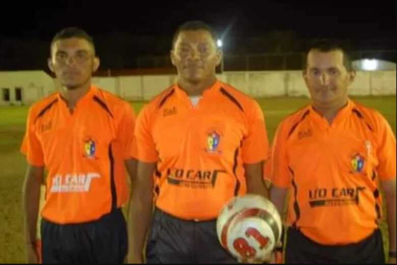 &Aacute;rbitro de futebol &eacute; atingido por raio e morre durante jogo no Piau&iacute;
