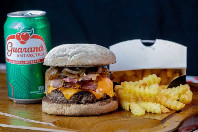 Hamburguerias fazem promoções para o Dia Mundial do hambúrguer