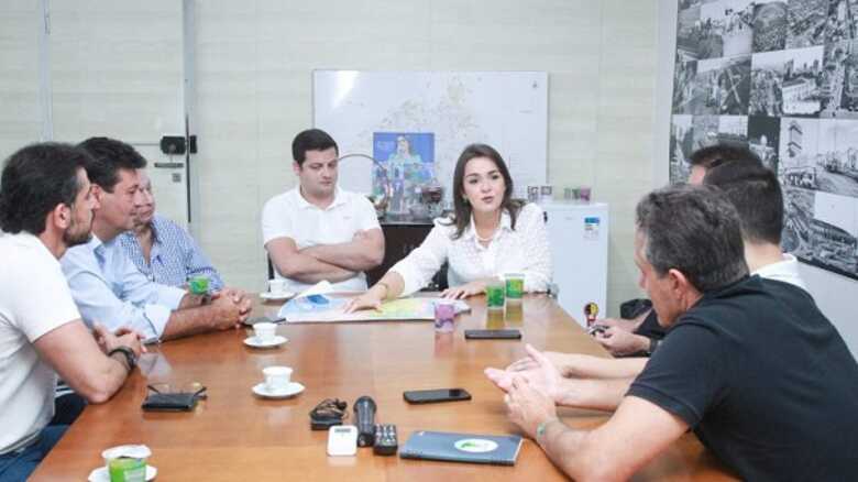 Adriane em reunião com empresários do Paraná