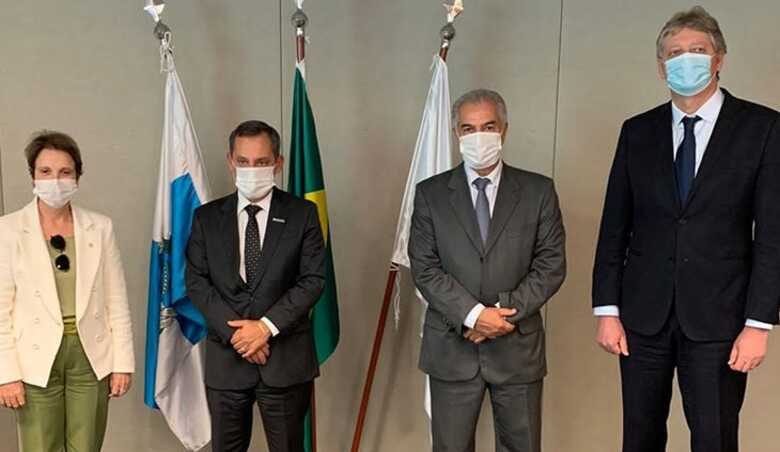 A Deputada federal e ex-ministra da Pecuária e Agricultura, Tereza Cristina, Reinaldo Azambuja e Jaime Verruck com representante da Petrobras   