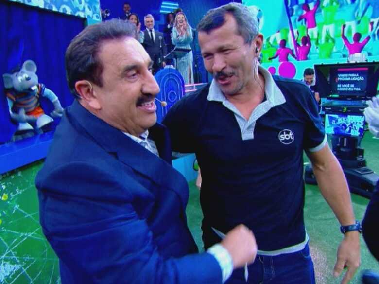 Ratinho parabeniza Tonh&atilde;o pelo gola&ccedil;o