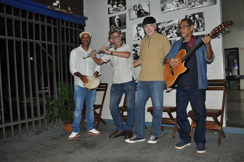 O Quarteto é formado por Paulinho Brasilidade, Adriano Praça, Áttila Gomes e Leonardo Bugalu
