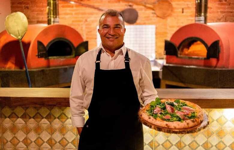 Geraldo Pinheiro, garçom a 35 anos no restaurante Cantina Romana na Capital
