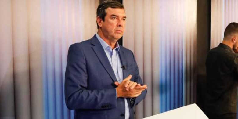 Eduardo Riedel (PSDB) em debate na TV Morena