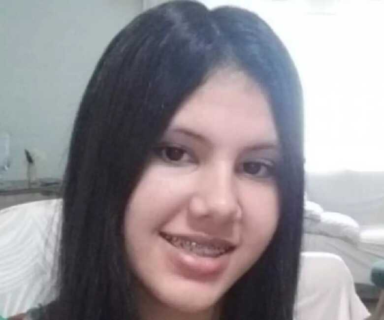 Vitória Caroline Goese, de 16 anos, desaparecida 