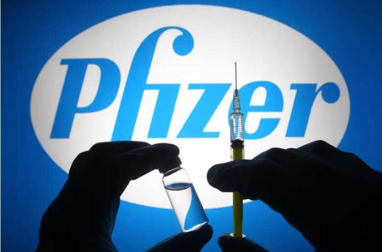 Vacinas bivalentes, mais poderosas contra as variantes, é produzida pela Pfizer