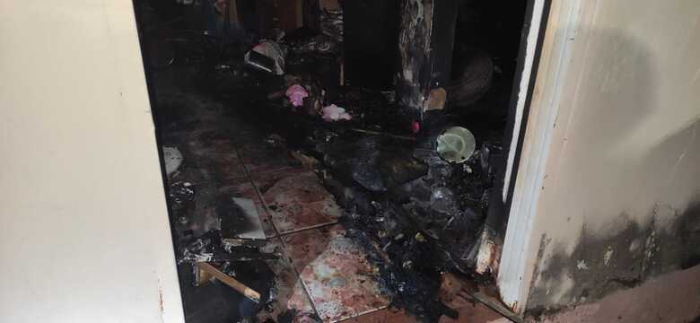 Fogo destrui cômodos da residência em que a vítima vivia