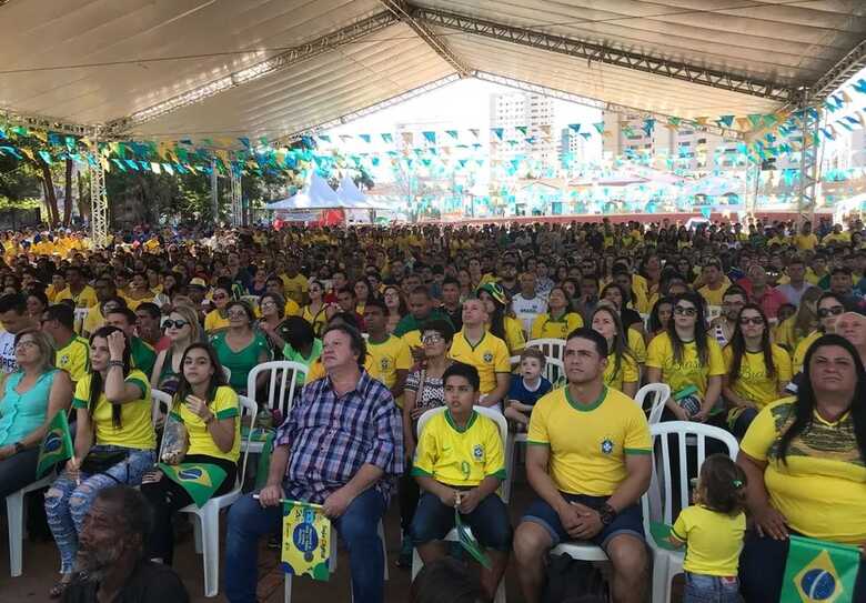 Pra&ccedil;a de Campo Grande durante jogo do Brasil