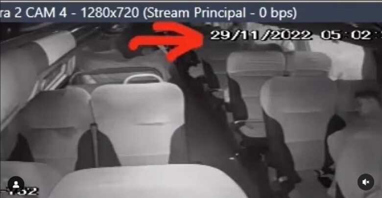 Vídeo mostra momento da agressão contra passageira em ônibus