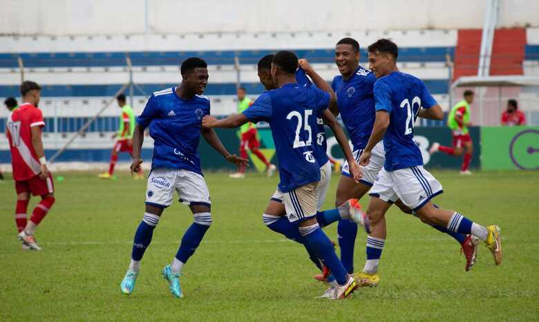 Cruzeiro não teve piedade do Comercial