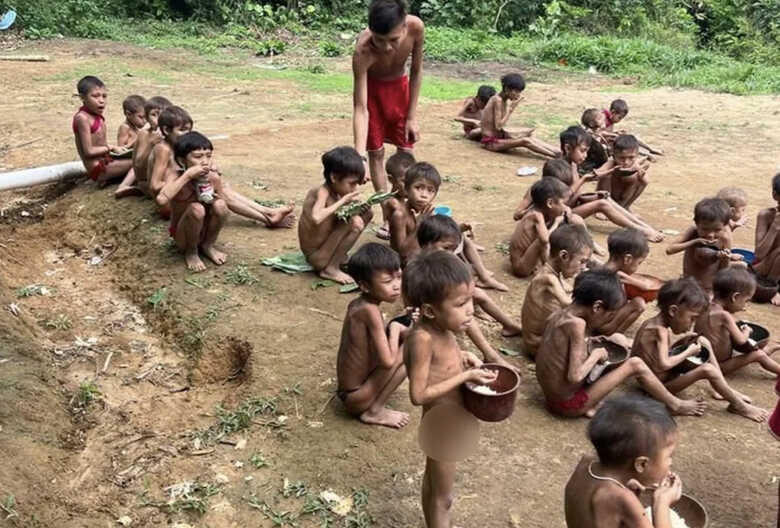 Crian&ccedil;as yanomami com sinais de desnutri&ccedil;&atilde;o na regi&atilde;o de Surucucu, na Terra Yanomami