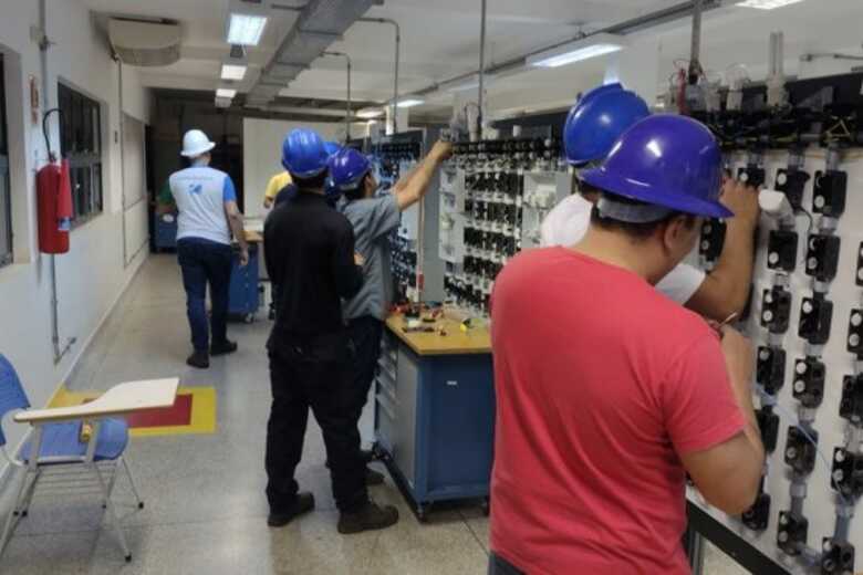 No Brasil, o Mapa do Trabalho aponta para necessidade de capacitação de mais de 77 mil técnicos