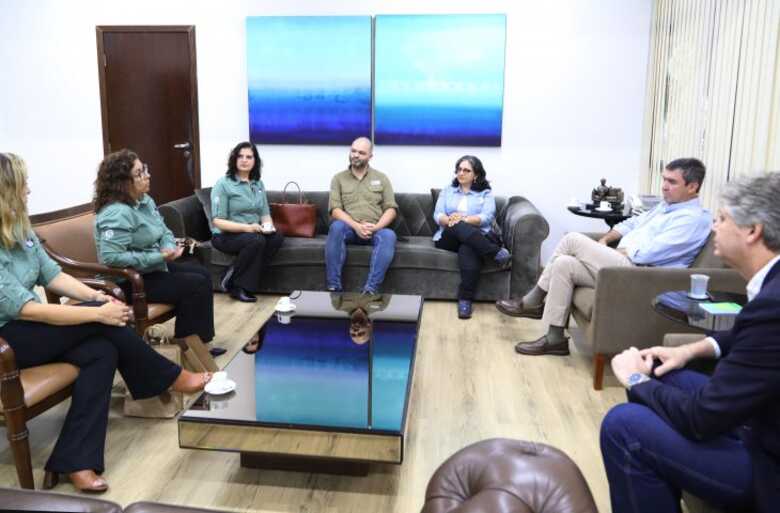 Encontro Governador e o Instituto Arara Azul