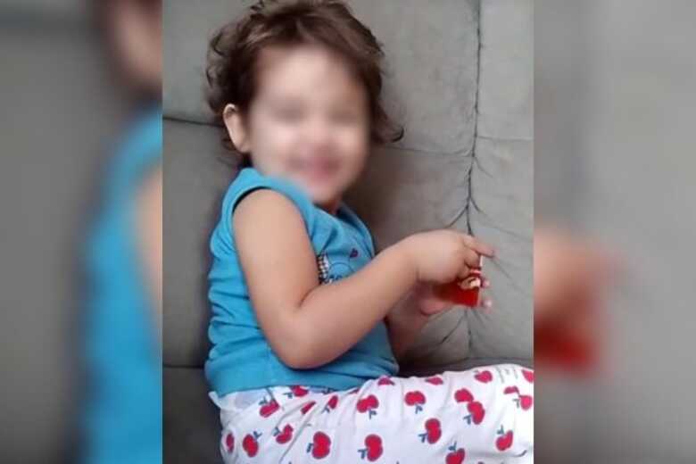Menina morreu após ser espancada pela mãe e pelo padrasto