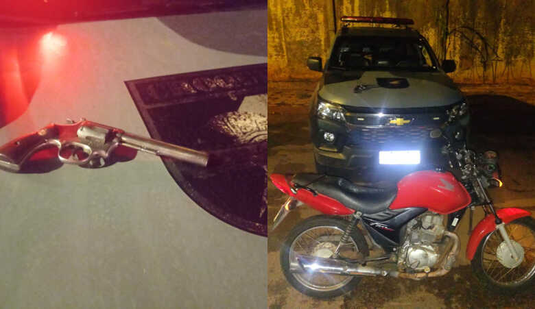 Arma usada pelo criminoso e a motocicleta furtada usada na fuga
