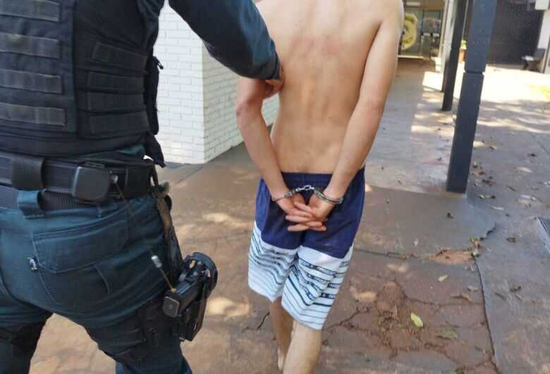 Rapaz foi preso em flagrante no sábado 