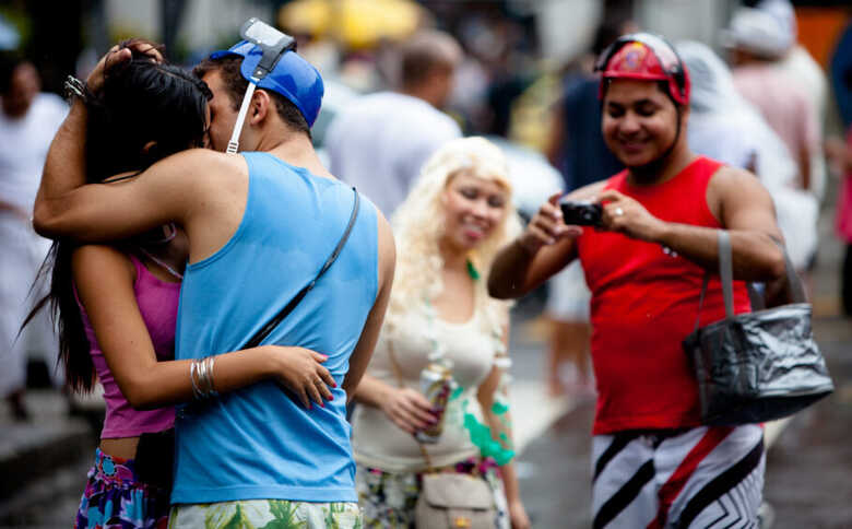 Pode beijar, mas cuidado nas ações