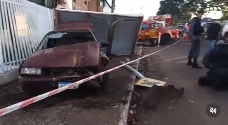 Bandidos roubaram carro, mas provocaram acidente
