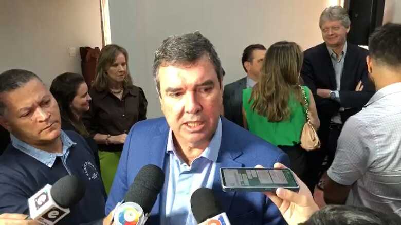 Eduardo Riedel durante coletiva