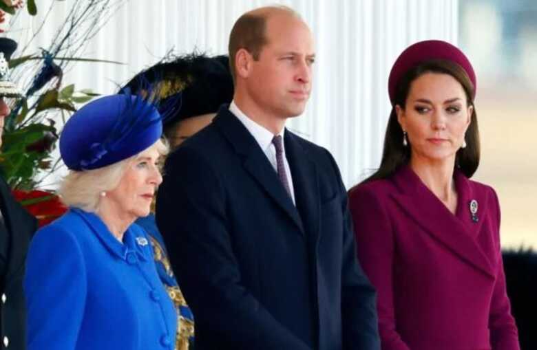 Rainha consorte Camilla Parker Bowles, príncipe William e princesa Kate Middleto
