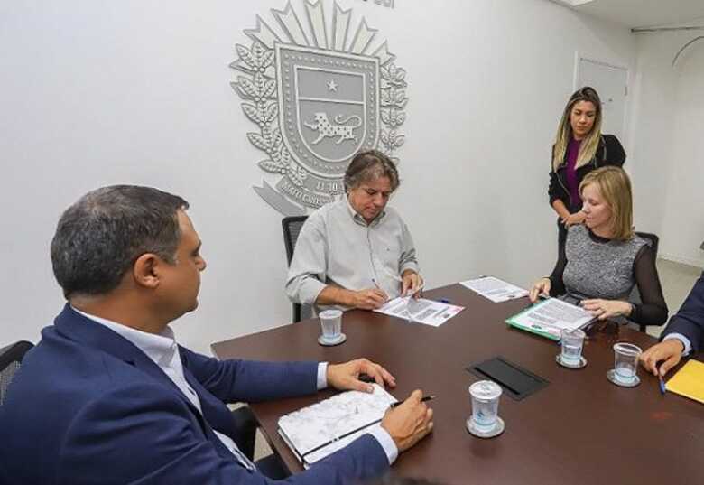 Secretários Flávio Cesar, Pedro Caravina (ao centro) e a secretaria especial Eliane Detoni, hoje na governadoria
