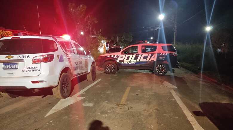Pol&iacute;cia e Per&iacute;cia estiveram na rua Alberto da Veiga ap&oacute;s confronto
