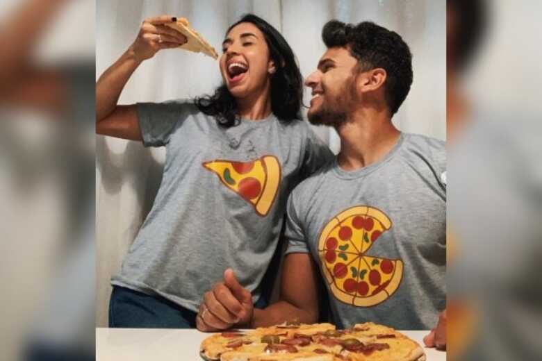 Camisetas modelo Pizza, com Raiza e Marcos