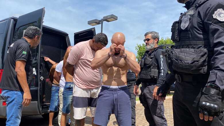 Presos chegando na Deam