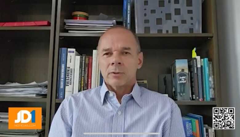 Economista Márcio Coutinho fala sobre uso do cartão de crédito.
