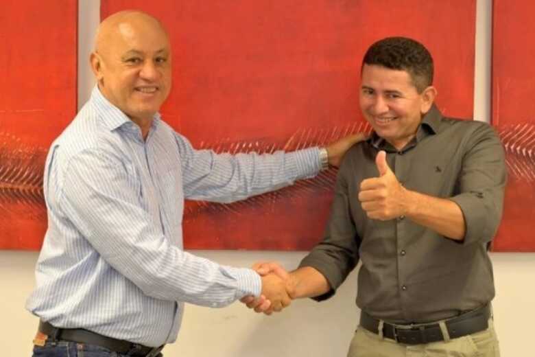 Carlos Alberto da Agems e o prefeito de Novo Horizonte do Sul, Aldemir Barbosa