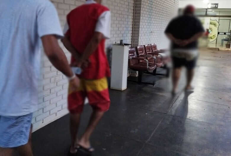 Dono e mais tr&ecirc;s funcion&aacute;rios foram levados para delegacia