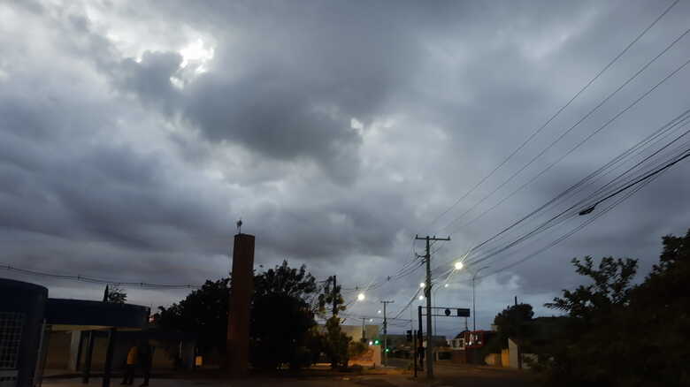 Campo Grande amanheceu com céu bem nublado