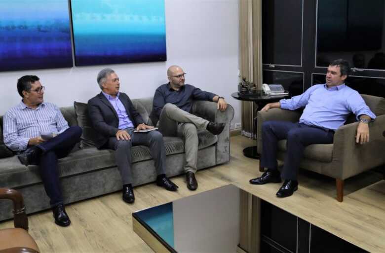 Reuni&atilde;o aconteceu nesta segunda-feira