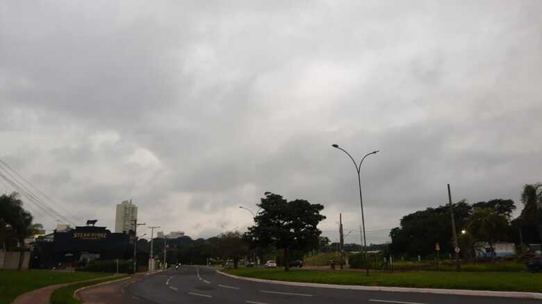 Tempo nublado e chuvoso em Campo Grande