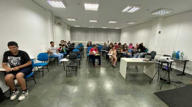 Alunos durante preparat&oacute;rio oferecido pela Sejuv/ Foto: Divulga&ccedil;&atilde;o/ PMCG
