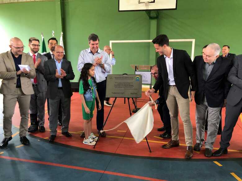 Reforma da escola foi entregue pelo governador Eduardo Riedel e Sergio Martins, presidente do TJ