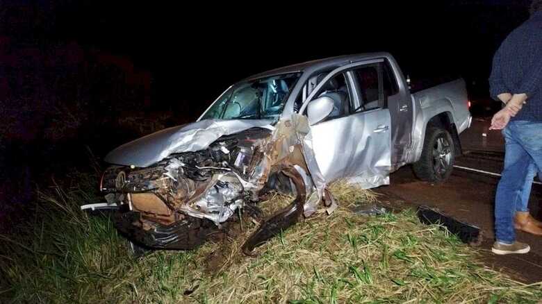 Caminhonete, um dos veículos envolvidos, ficou parcialmente destruído