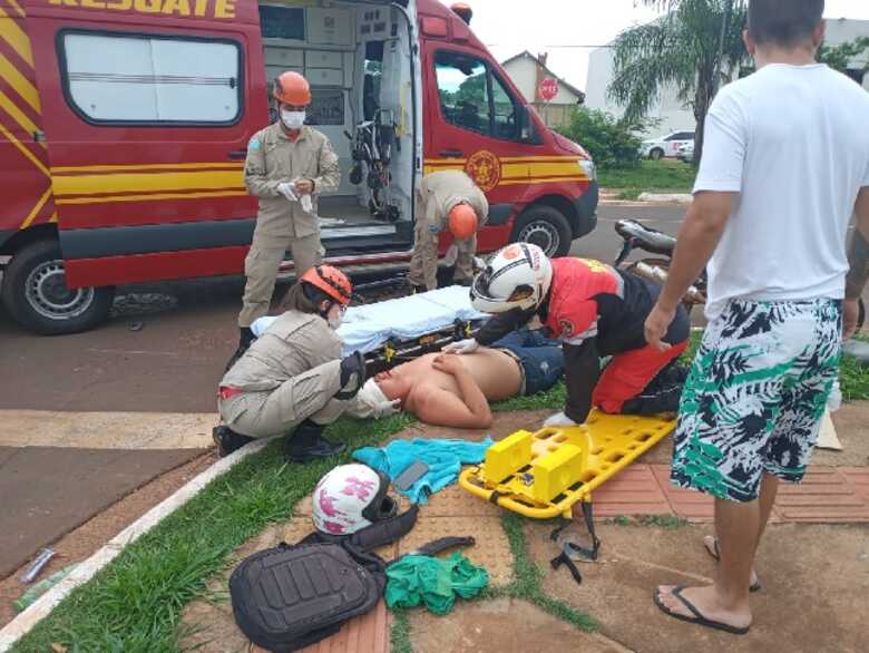 Homem acidentado sendo atendido pelo Corpo de Bombeiros. Foto: Arquivo