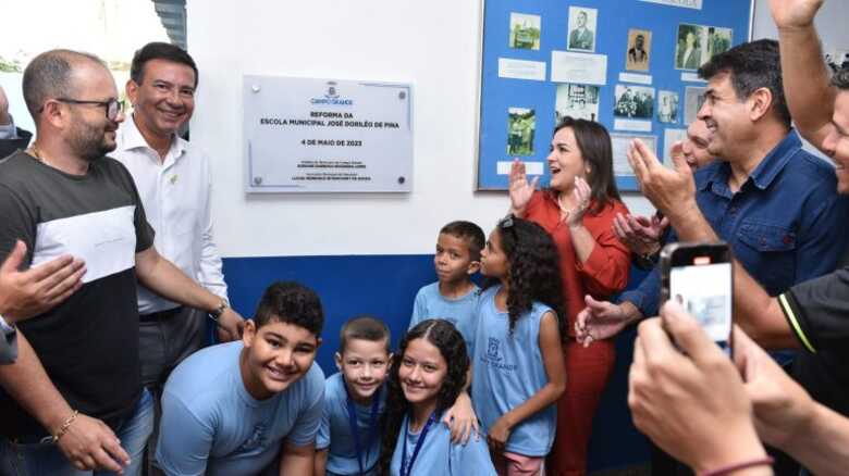Adriane Lopes entrega reforma de escola com a presen&ccedil;a de&nbsp;familiares, pais de alunos e da comunidade escolar