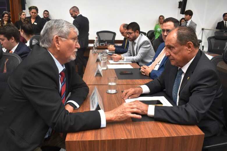 Sess&otilde;es ocorrem no Plen&aacute;rio J&uacute;lio Mai