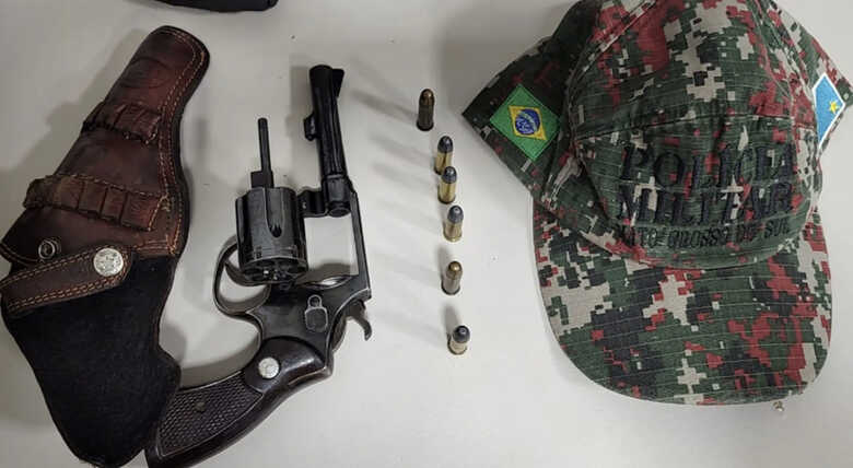 Arma apreendida pela pol&iacute;cia 