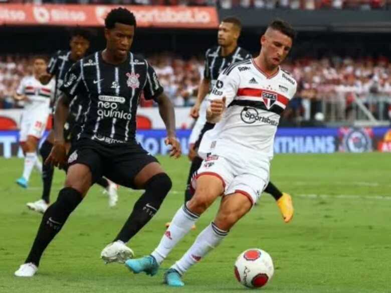 Gil marca Calleri do S&atilde;o Paulo 