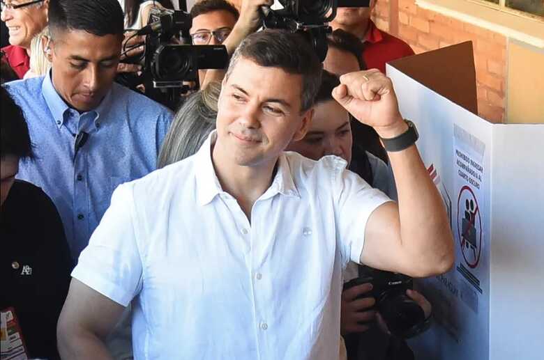 Santiago foi eleito presidente em vota&ccedil;&atilde;o &uacute;nica