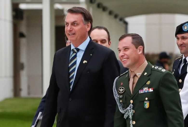 Ex-presidente Bolsonaro e o tenente-coronel Mauro Cid