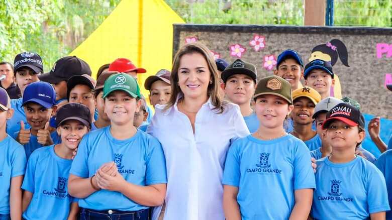 Adriane Lopes entrega&nbsp;reforma da&nbsp;Escola Rural Darthesy Moraes Caminha, na&nbsp;Ch&aacute;cara das Mans&otilde;es